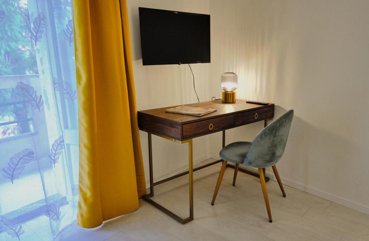 Lovely Historic Center 2-Bedrooms Apartment Verbania Exteriér fotografie